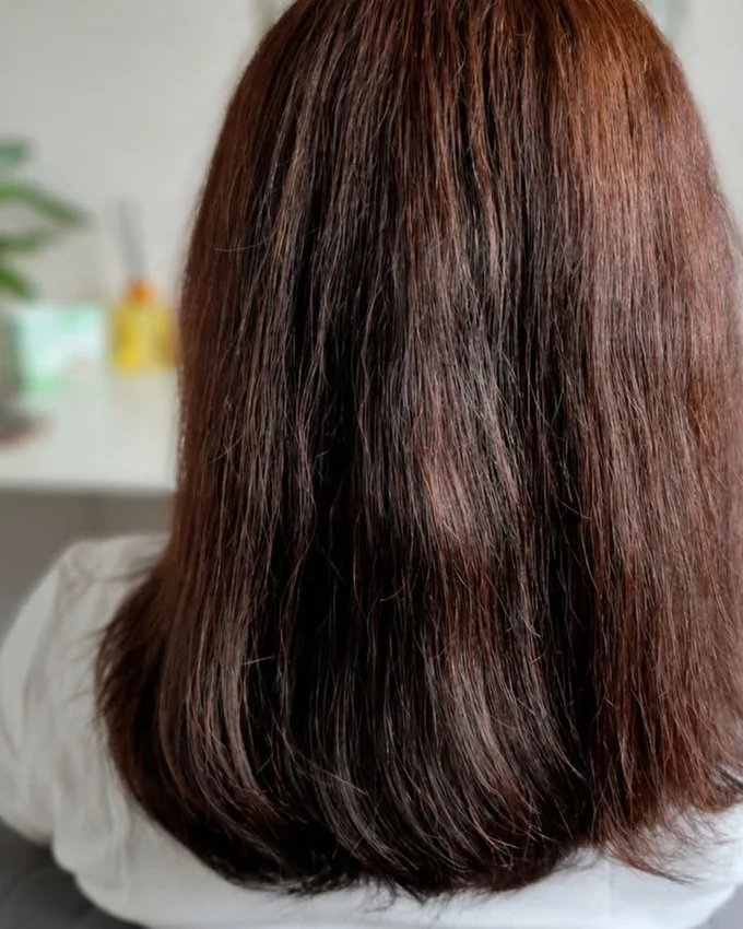 Auburn hair, dull and uneven